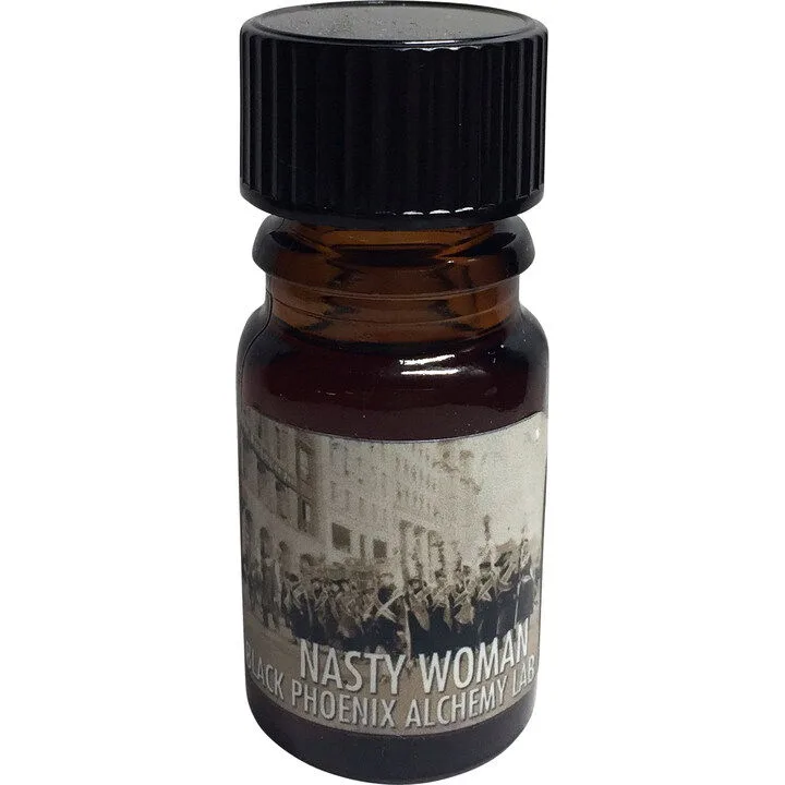 Black Phoenix Alchemy Lab Nasty Woman parfüm şişesi